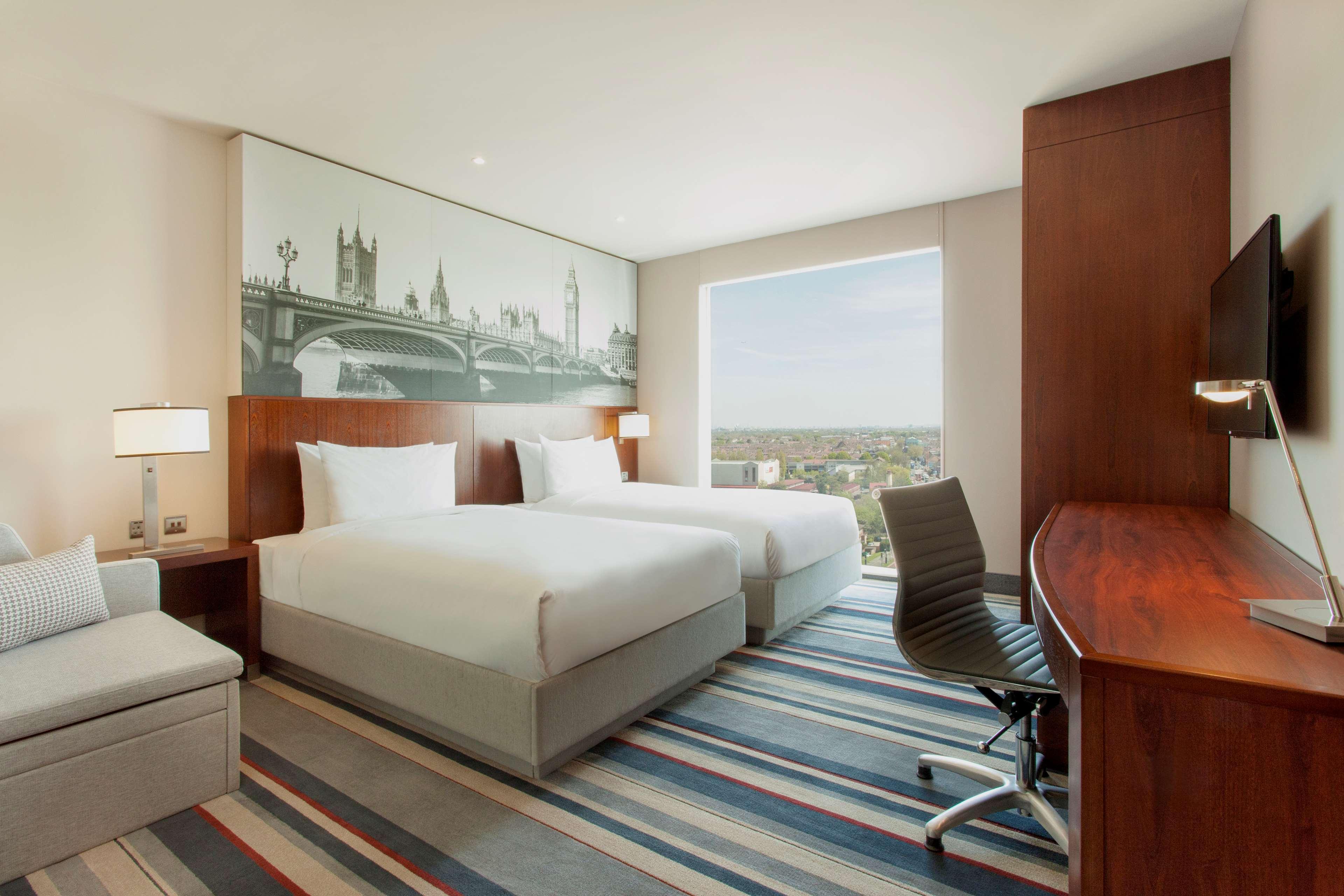 Hyatt Place West London Hayes 希思罗 外观 照片